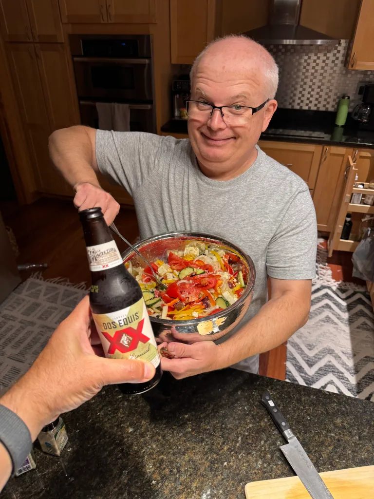 Dinner salad a la Radu. According to Geo, who saw the pic, it looks “divine”